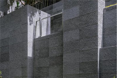 How to choose a protective agent for sesame black granite?