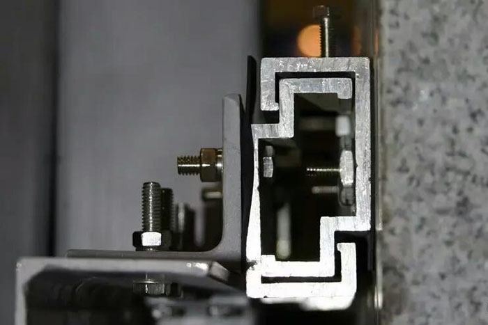 ʯ�ı�˨������3��������